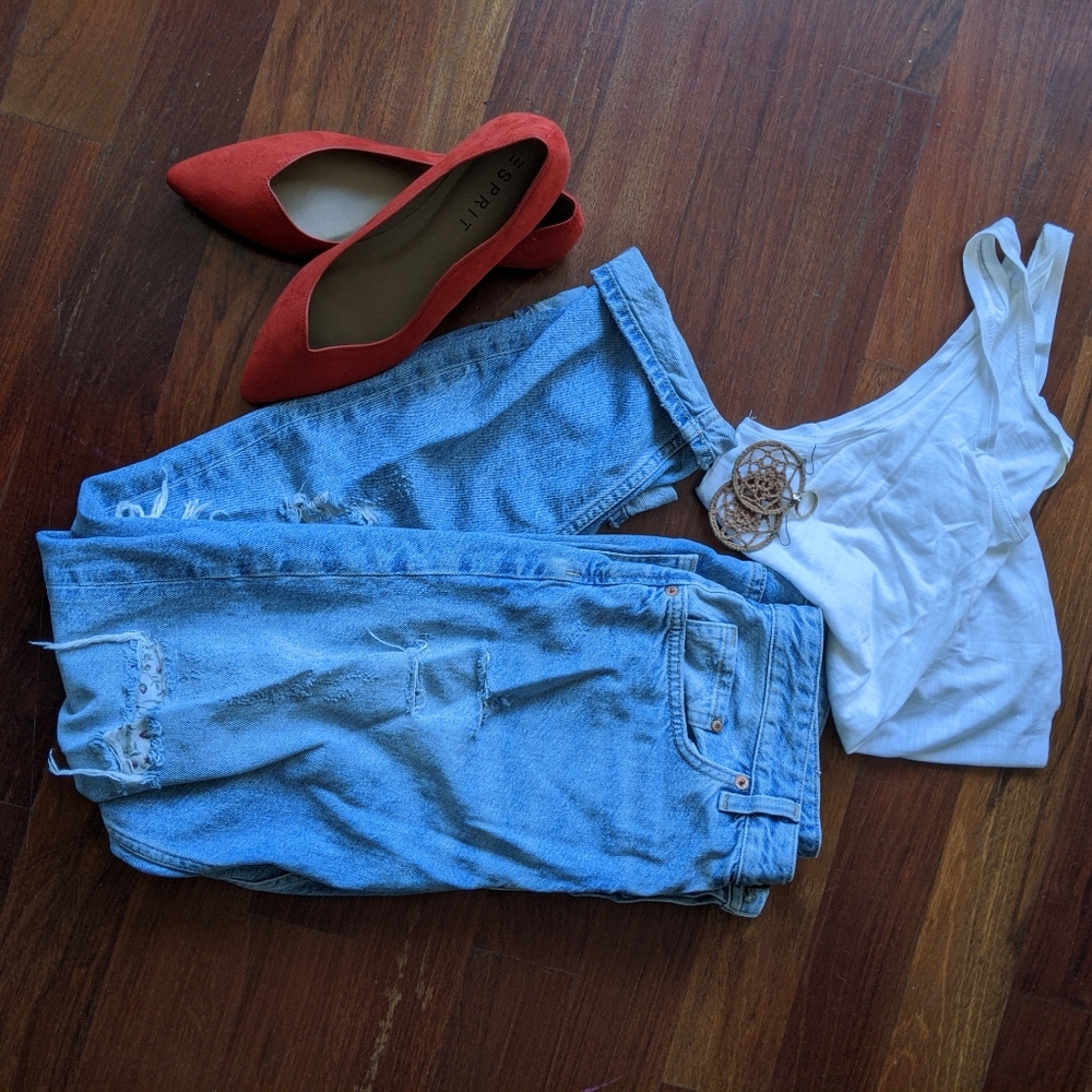 Distressed boyfriend jeans
